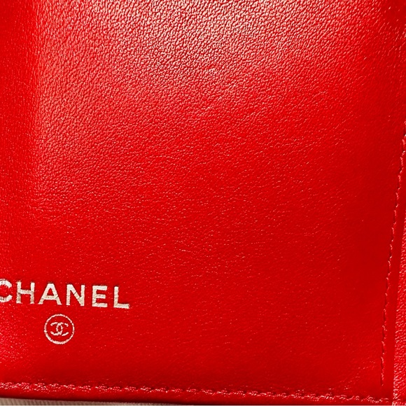 Authentic Vintage Chanel Wallet with added chain - Picture 3 of 7
